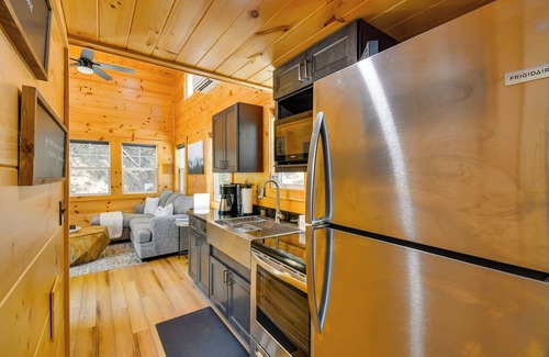 Nebo Cottage | Boat Slip & Smokeless Fire Pit: Lake James Cottage