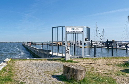Knieper Nord Boat Rental | Boat 'Tollow' with Sea View, Wi-Fi and Air Conditioning