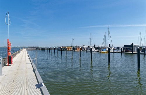 Knieper Nord Boat Rental | Boat 'Tollow' with Sea View, Wi-Fi and Air Conditioning