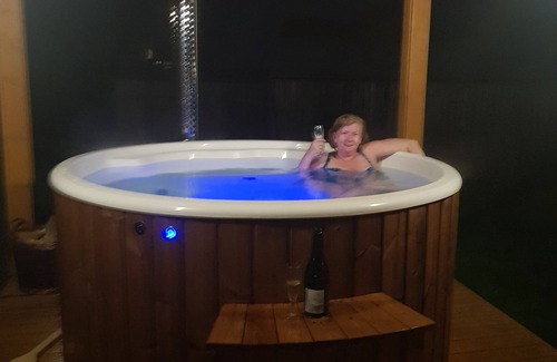Ferrensby Boat Rental | BOAT with hot tub