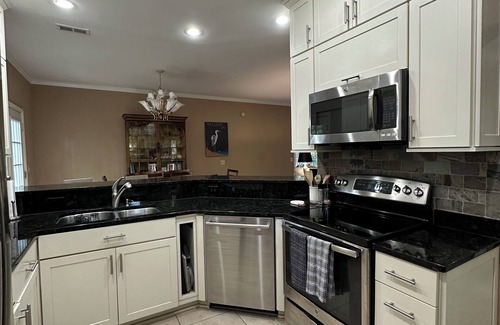Port Royal Landing House | Boaters paradise.WALK TO YOUR VESSEL and eat at Marker 244.