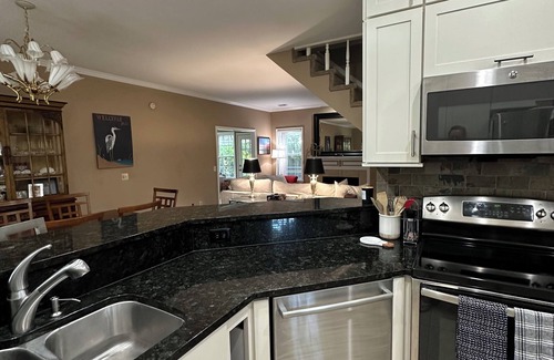 Port Royal Landing House | Boaters paradise.WALK TO YOUR VESSEL and eat at Marker 244.
