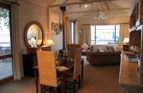 Goolwa North Bed & Breakfast | Boathouse - Birks River Retreat
