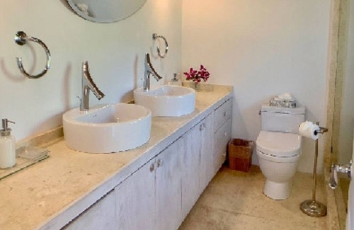 North Palmetto Point Cottage | Boathouse La Bougainvillea 1 Bedroom Cottage