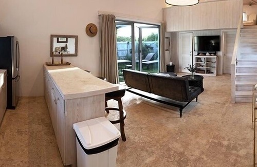 North Palmetto Point Cottage | Boathouse La Bougainvillea 1 Bedroom Cottage
