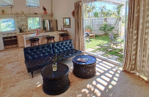 North Palmetto Point Cottage | Boathouse La Bougainvillea 1 Bedroom Cottage