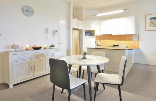 Tea Gardens Apartment | Boathouse Resort Tea Gardens