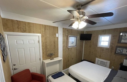 Orange Beach Villa | Boating and Fishing Getaway. Large private suite w dock,fishing, boat use avail.
