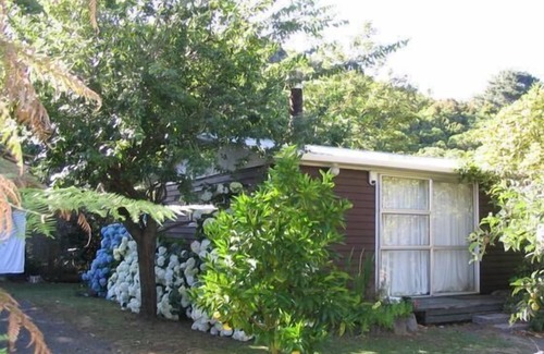 Hatepe House | Boating, swimming, fishing, walking, cycling. Child and pet friendly.