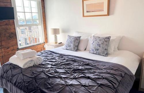 Mousehole House | Boatsman's Cottage- sleeps 4- Garage- Mousehole