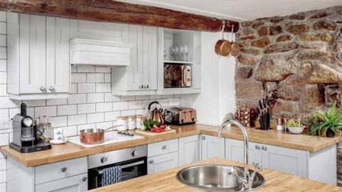 Mousehole House | Boatsman's Cottage- sleeps 4- Garage- Mousehole