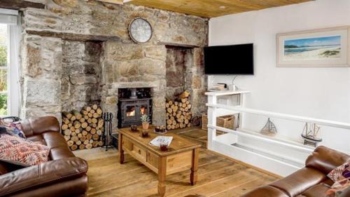Mousehole House | Boatsman's Cottage- sleeps 4- Garage- Mousehole