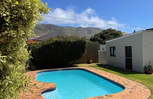 Fish Hoek Apartment | Bob-Bob's Cottage