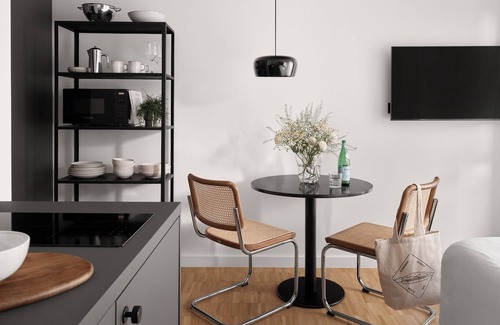 Neuschwabing Apartment | Bob W Munich Schwabing