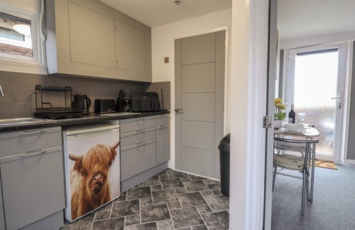 Chard Cottage | BOBBY'S LODGE, pet friendly, with a garden in South Chard