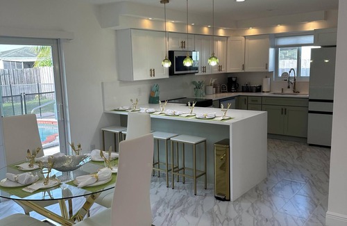 Survey Creek House | " BOCA BLING BLING" Spacious 4-bedroom house in Fabulous Boca Raton
