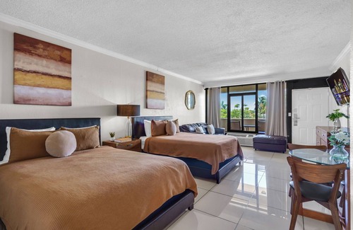 East Boca Raton Hotel | Boca Plaza by Lowkl