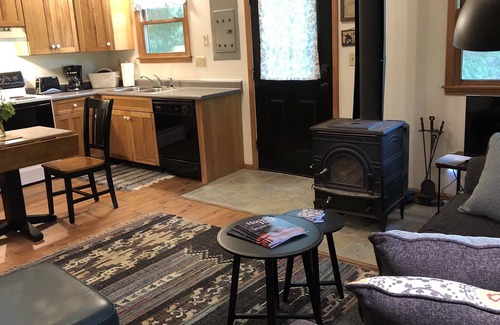 Logan Cabin | Boch Hollow Cabin surrounded by Hocking Hills Nature Preserve