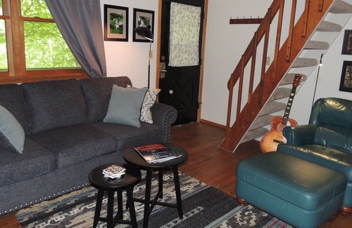 Logan Cabin | Boch Hollow Cabin surrounded by Hocking Hills Nature Preserve