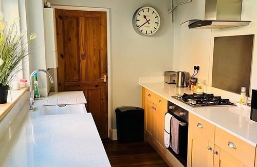 City Centre House | Bodhi Tree Cottage - Grove Road Cottages