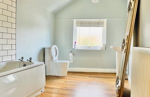 City Centre House | Bodhi Tree Cottage - Grove Road Cottages