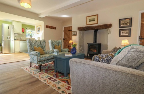 Rhoscolyn House | BODIOR GARDEN COTTAGE, pet friendly, with hot tub in Rhoscolyn