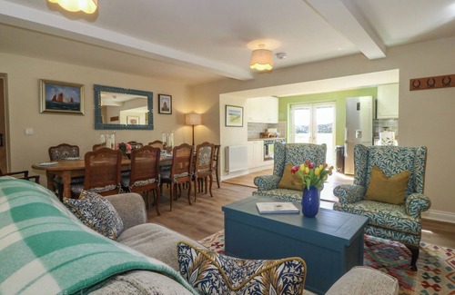 Rhoscolyn House | BODIOR GARDEN COTTAGE, pet friendly, with hot tub in Rhoscolyn