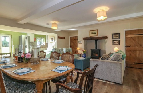Rhoscolyn House | BODIOR GARDEN COTTAGE, pet friendly, with hot tub in Rhoscolyn