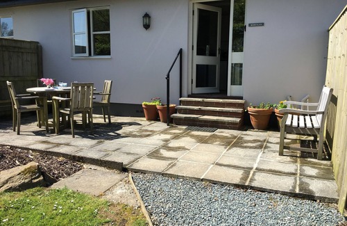 North Tamerton Cottage | Bodrugan; a charming Cornish cottage with grounds and private patio, dogfriendly