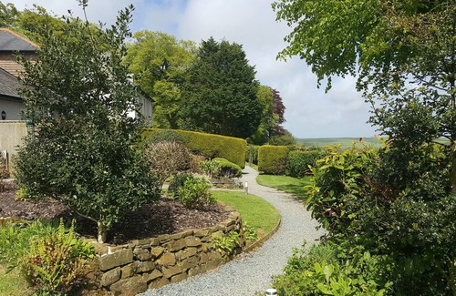 North Tamerton Cottage | Bodrugan; a charming Cornish cottage with grounds and private patio, dogfriendly