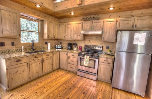 Tiger Cabin | Bogg's Mtn Lodge – 3rd Night Free! See Details Below.