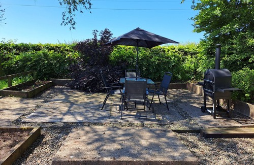 Canonbie Cottage | BOGRIE COTTAGE, family friendly, with hot tub in Gretna Green