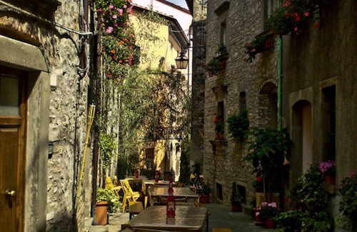 Castiglione di Garfagnana Apartment | Boheme. Romantic apartment in Villa Toscana