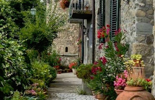 Castiglione di Garfagnana Apartment | Boheme. Romantic apartment in Villa Toscana