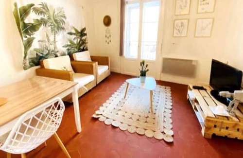La Gare Apartment | Bohemian apartment near train station and city center