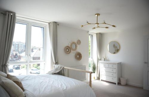 Reading City Centre Apartment | BOHEMIAN DELUXE 2 Bed Serviced Apt & Free Parking!