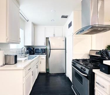 Burbank House | Bohemian Dream- 2BR, Retreat Near Hollywood -BR6