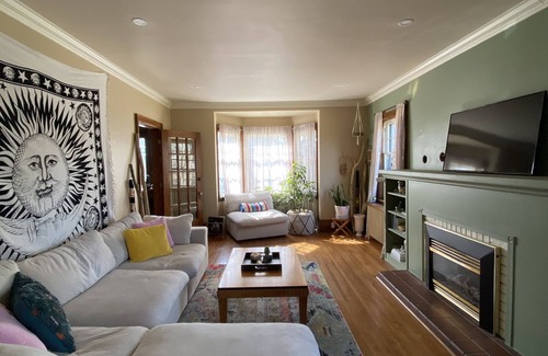 Simcoe House | Bohemian Oasis near the sandy shore of Lake Erie
