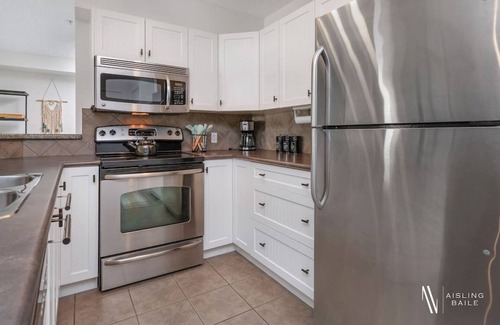 East Kootenay Condo | Bohemian Wishes | Lake View | Pool | Hot Tub