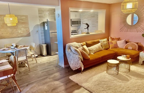Estate Saint John Apartment | Boho Bungalow- fun stylish apartment close to everything