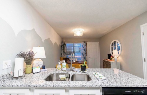 Fayetteville Apartment | Boho Bungalow near DT Fayetteville & UofA