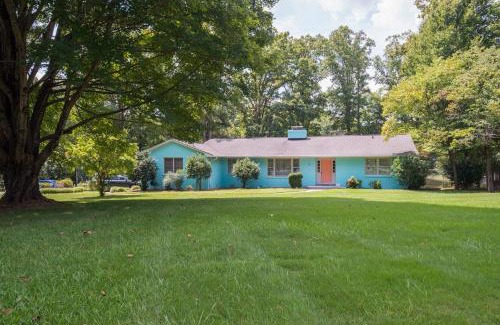 Charlotte House | Boho by the Water! 1750sqft - Fishing & sleeps 10!