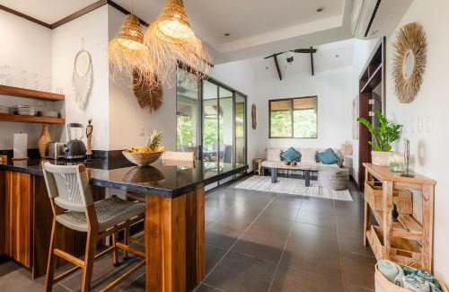 Dominicalito Apartment | Boho-chic Duplex Penthouse, sea and jungle views, AC