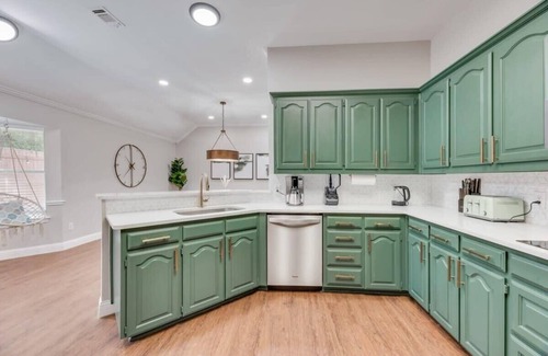 North Richland Hills House | Boho Chic Home w Backyard Paradise - Pool + Grill