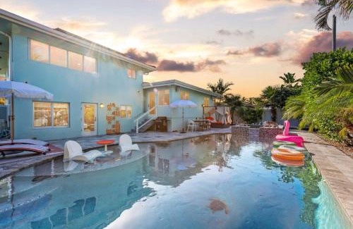 South Corals House | Boho Chic Villa I Pool, Spa I Game room Retreat