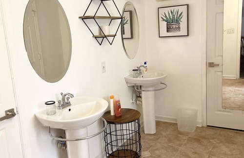 Sylvan Hills House | Boho In The City (10 Mins from Airport & Stadium)