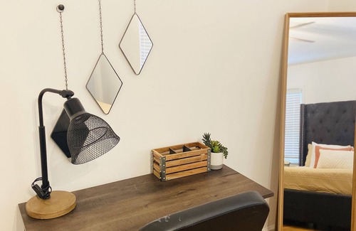 Sylvan Hills House | Boho In The City (10 Mins from Airport & Stadium)