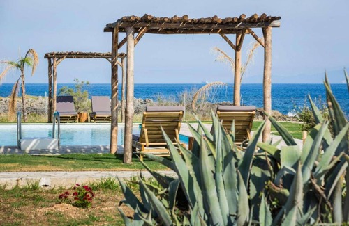 Kounopetra Villa | Boho Kokkino in Lixouri