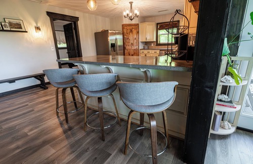 Dahlonega House | Boho Mountain Escape - Mountain Views/River Front/Hot Tub!