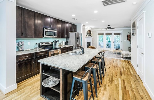 Davidson House | Boho Retreat Steps From Downtown Porch Parking